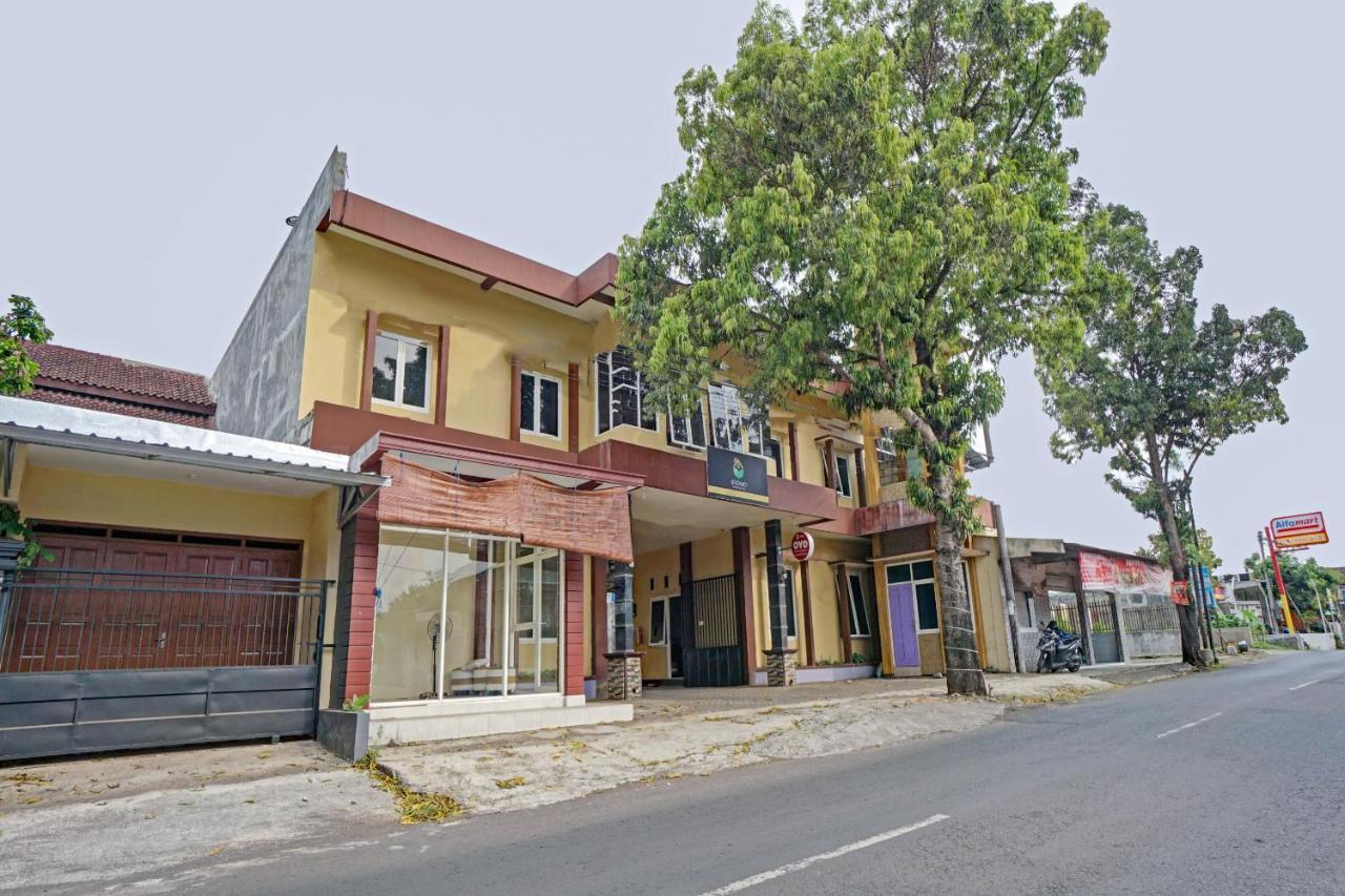 Oyo 3298 Bromo Guest House Family Malang Zewnętrze zdjęcie